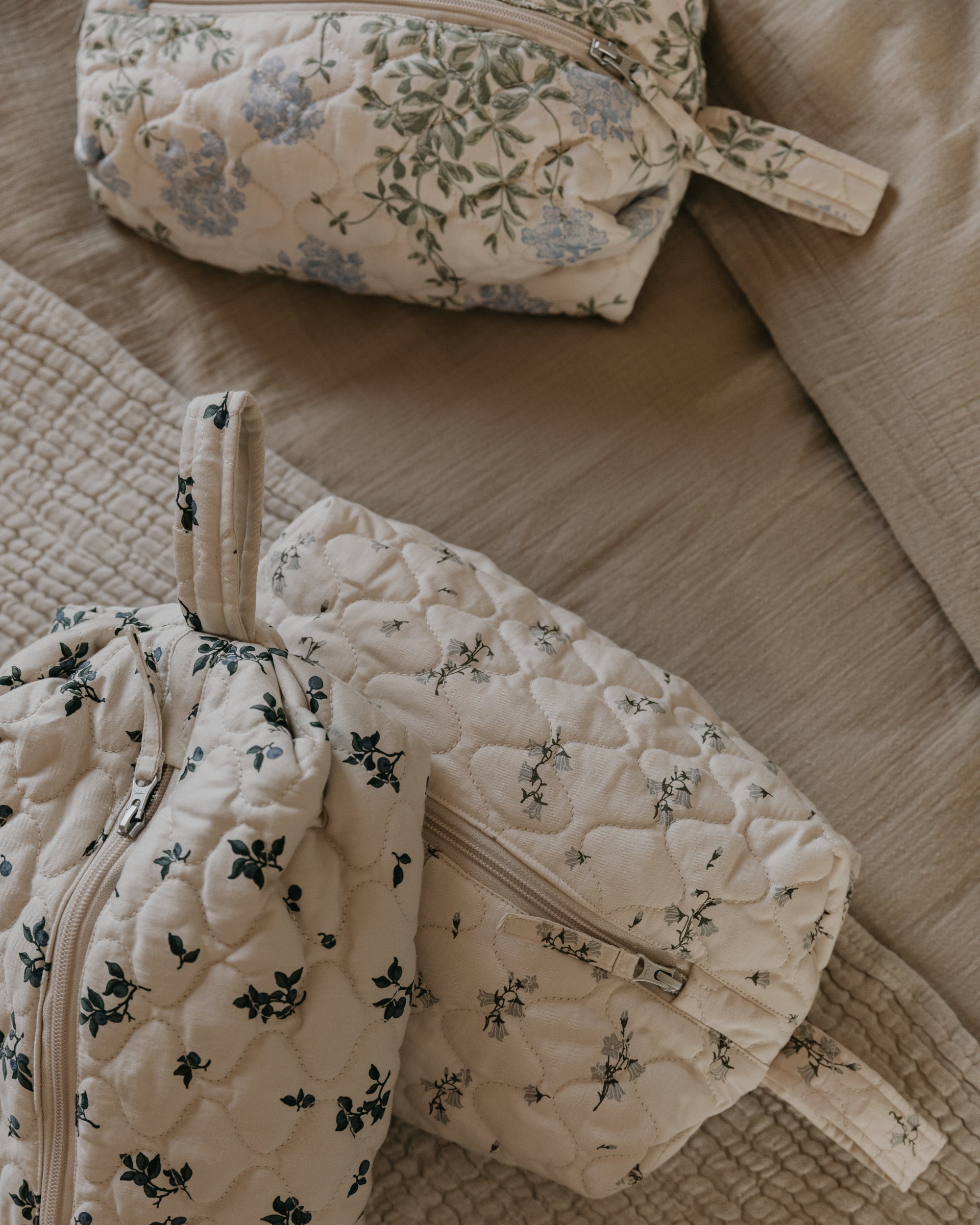 Satin Quiltad Necessär Medium