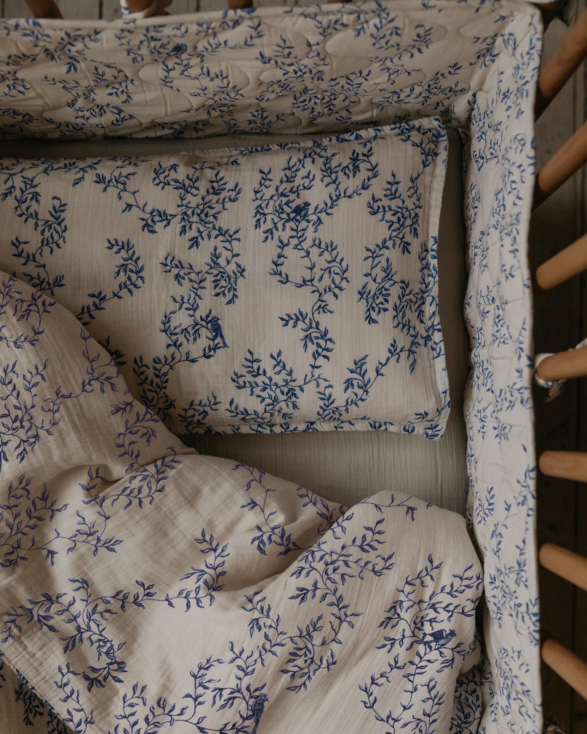 Satin Quiltat Spjälsängsskydd