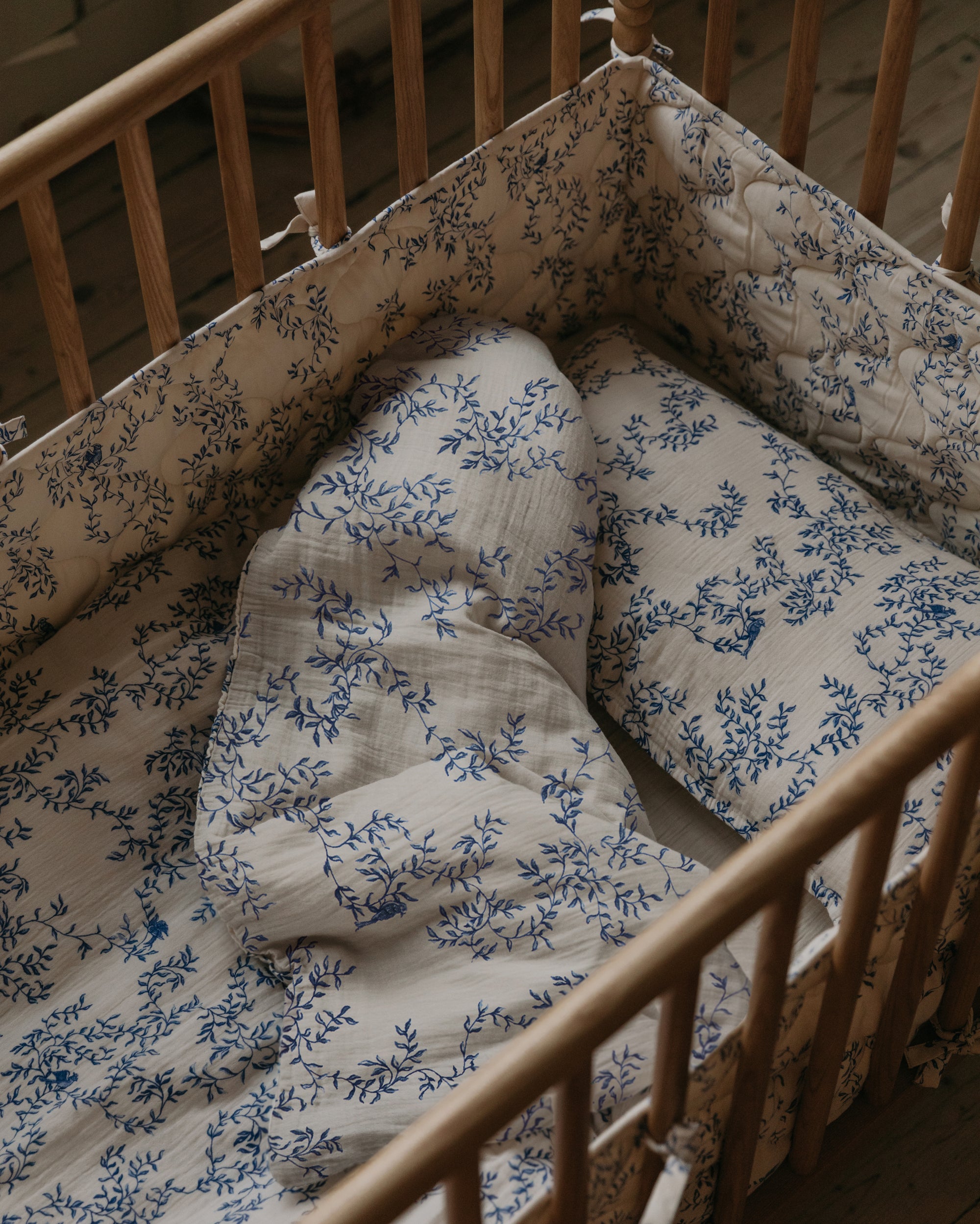 Satin Quiltat Spjälsängsskydd