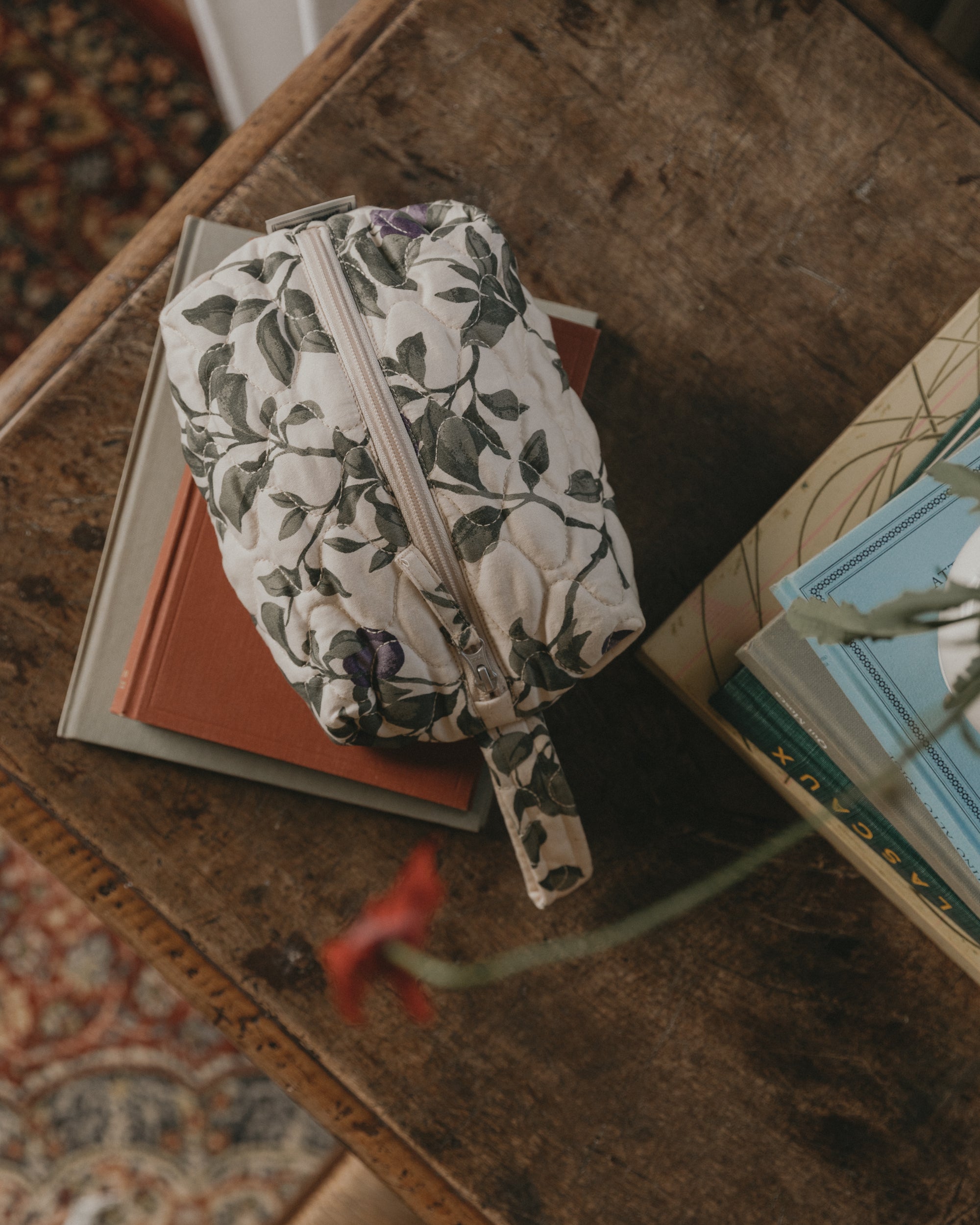 Satin Quiltad Necessär Medium