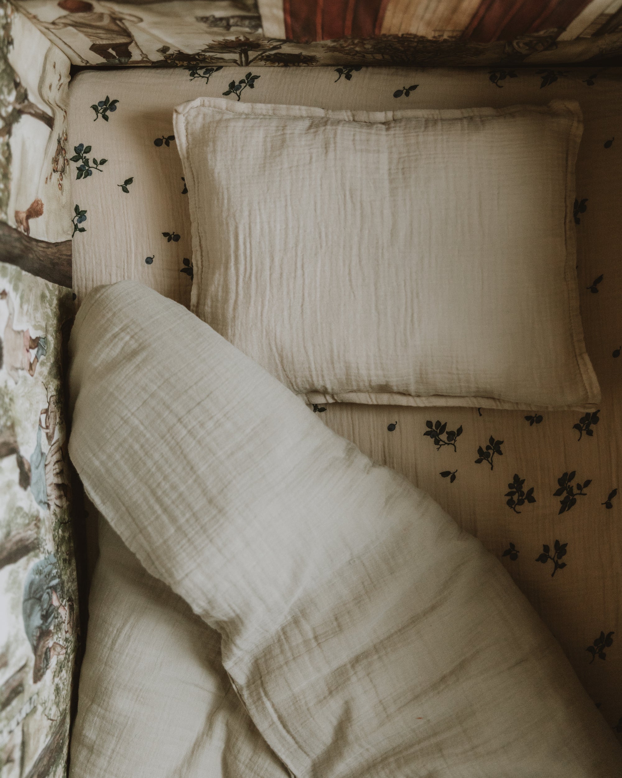  Image of Muslin Fitted Sheet Junior