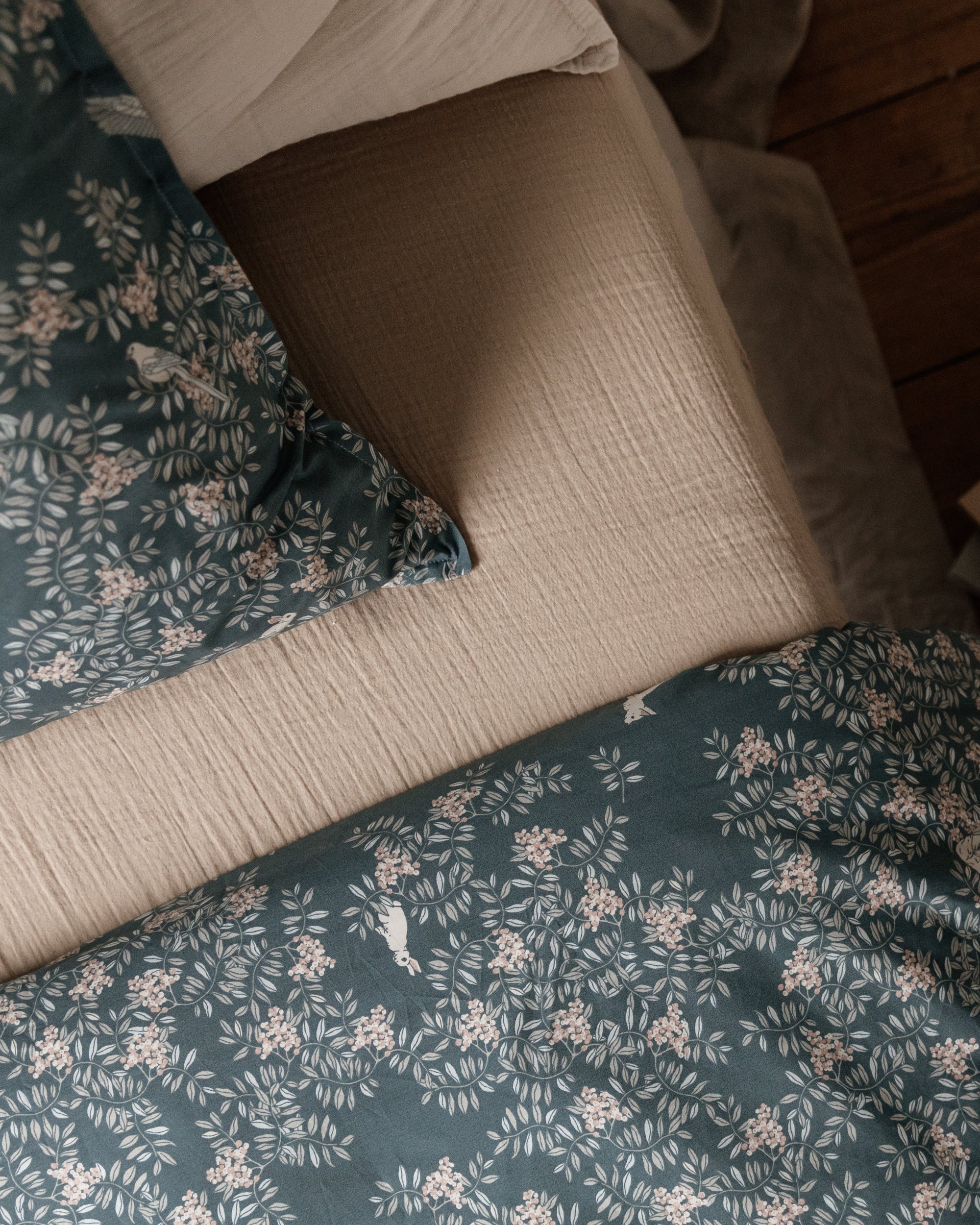  Image of Muslin Fitted Sheet Junior