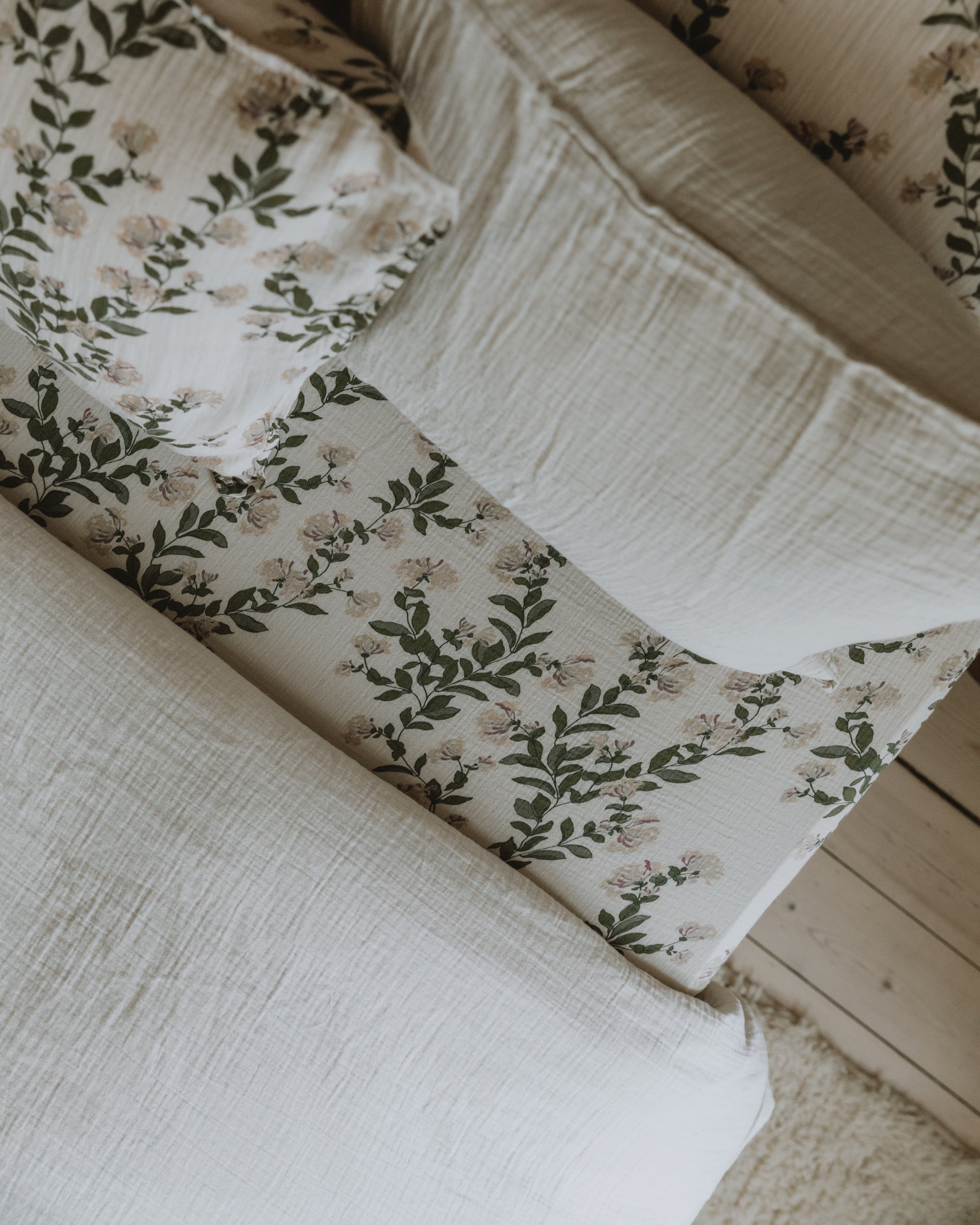  Image of Muslin Fitted Sheet Junior