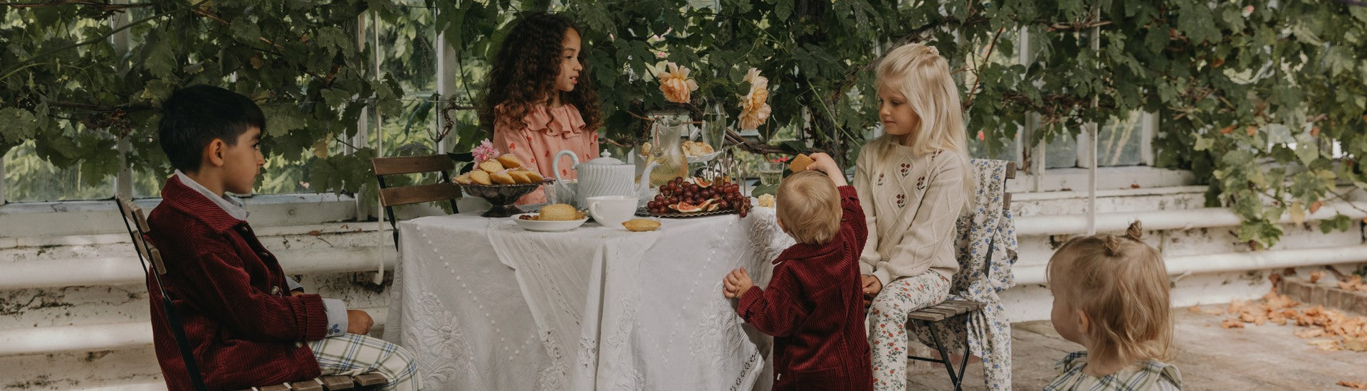 Kids enjoying a afternoon tea 