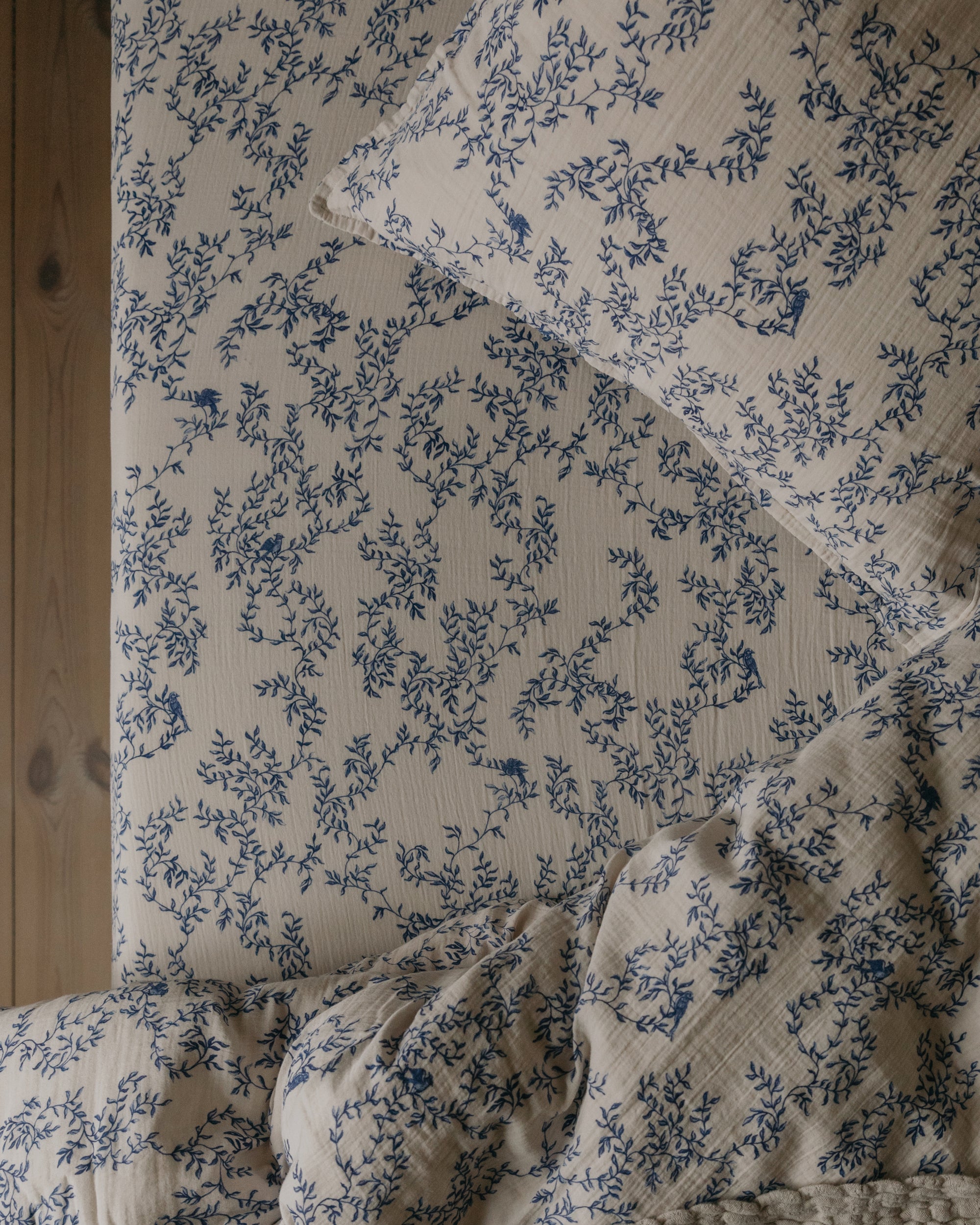  Image of Muslin Fitted Sheet Junior